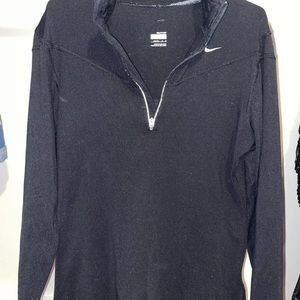Nike Women's size Medium Long Sleeve Lightweight Shirt